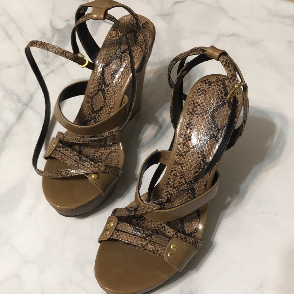 Shoe Dazzle 8.5 Snake skin look